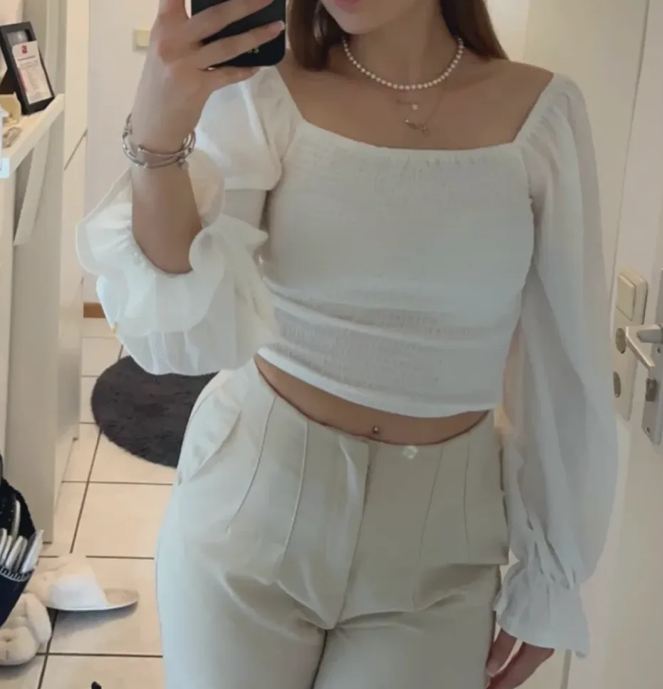 Caitlin, 25