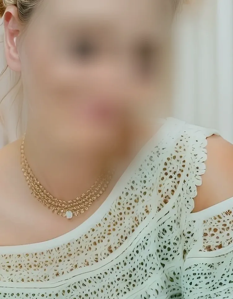 Lily, 21