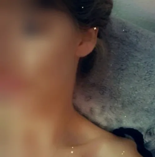 Naomi, 26