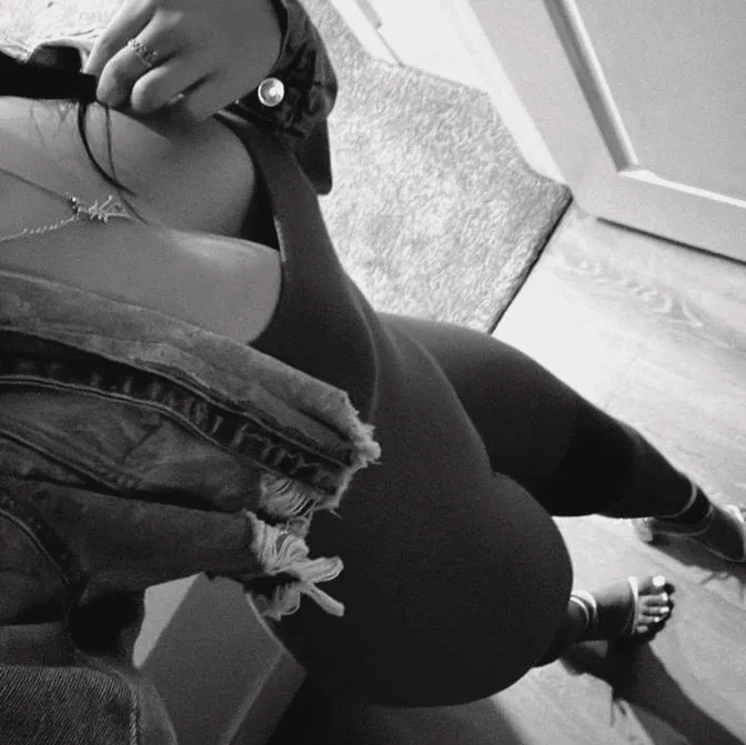 Naomi, 25
