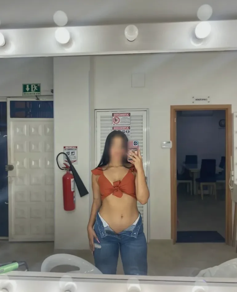 Roisin, 22