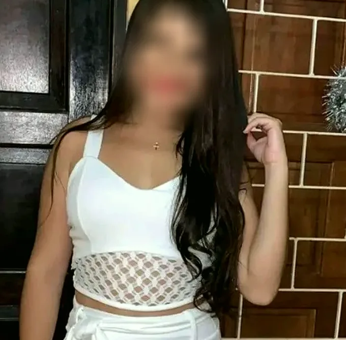 Sophie, 27
